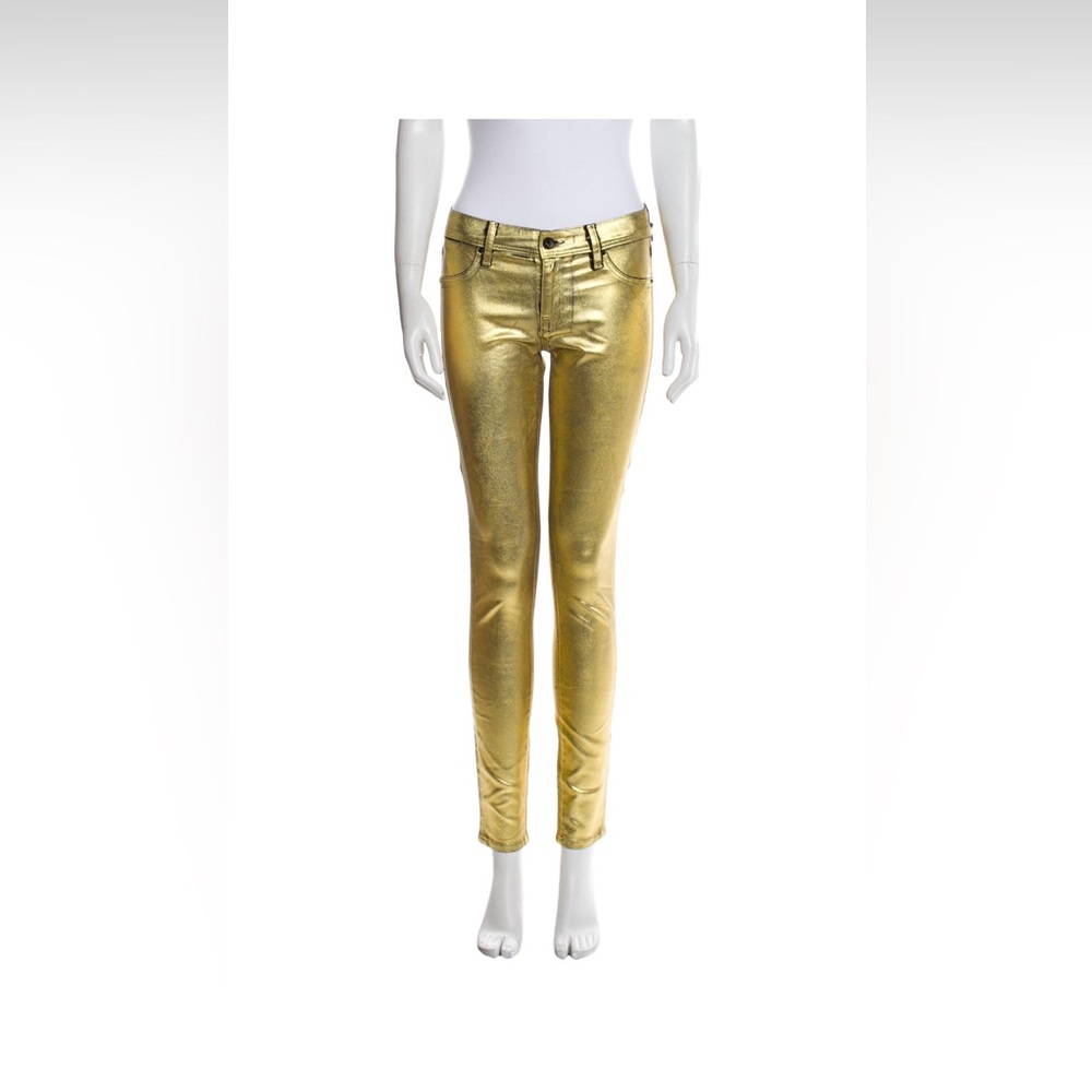 Sinclair Skinny Leg Pants
Gold
Mid-Rise
Slit Pockets
Zip & Button Closure